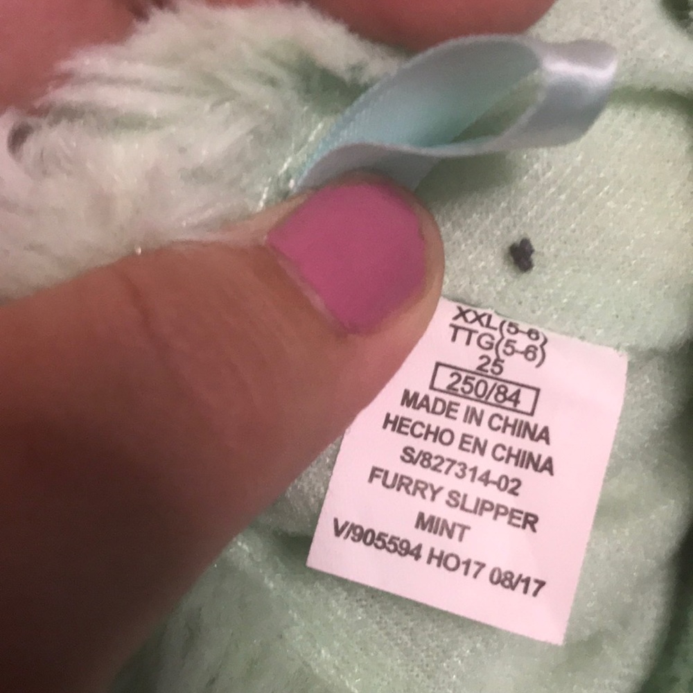 New Mint slippers with snowballs size 5/6 small size - Picture 5 of 8